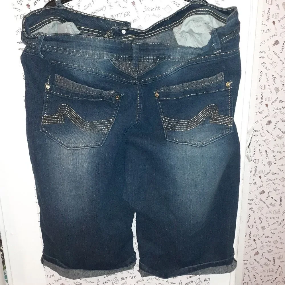 Unbranded topstitched denim